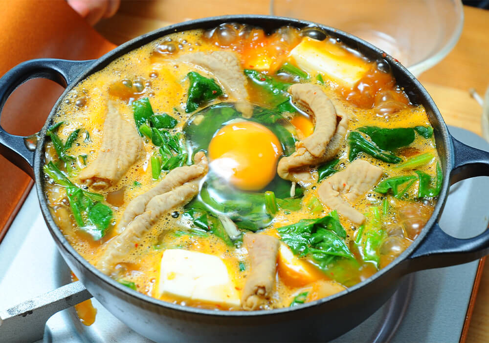 国産豚ホルモン味噌たれ漬けのキムチもつ豆腐